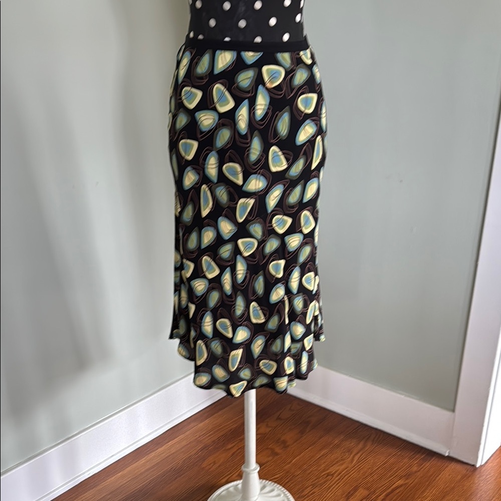 Elegant Black and Green Patterned Skirt